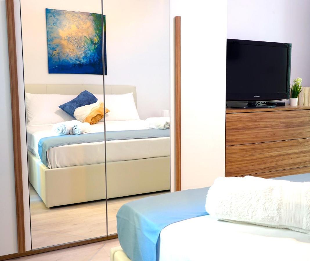 나폴리 Hostly - Vittoria House - Near The Center With Private Parking 아파트 외부 사진