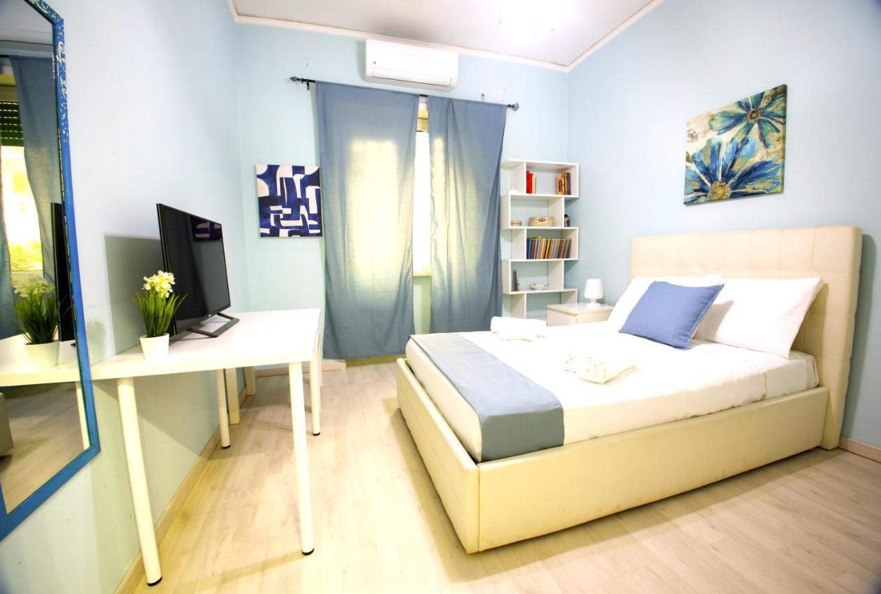 나폴리 Hostly - Vittoria House - Near The Center With Private Parking 아파트 외부 사진