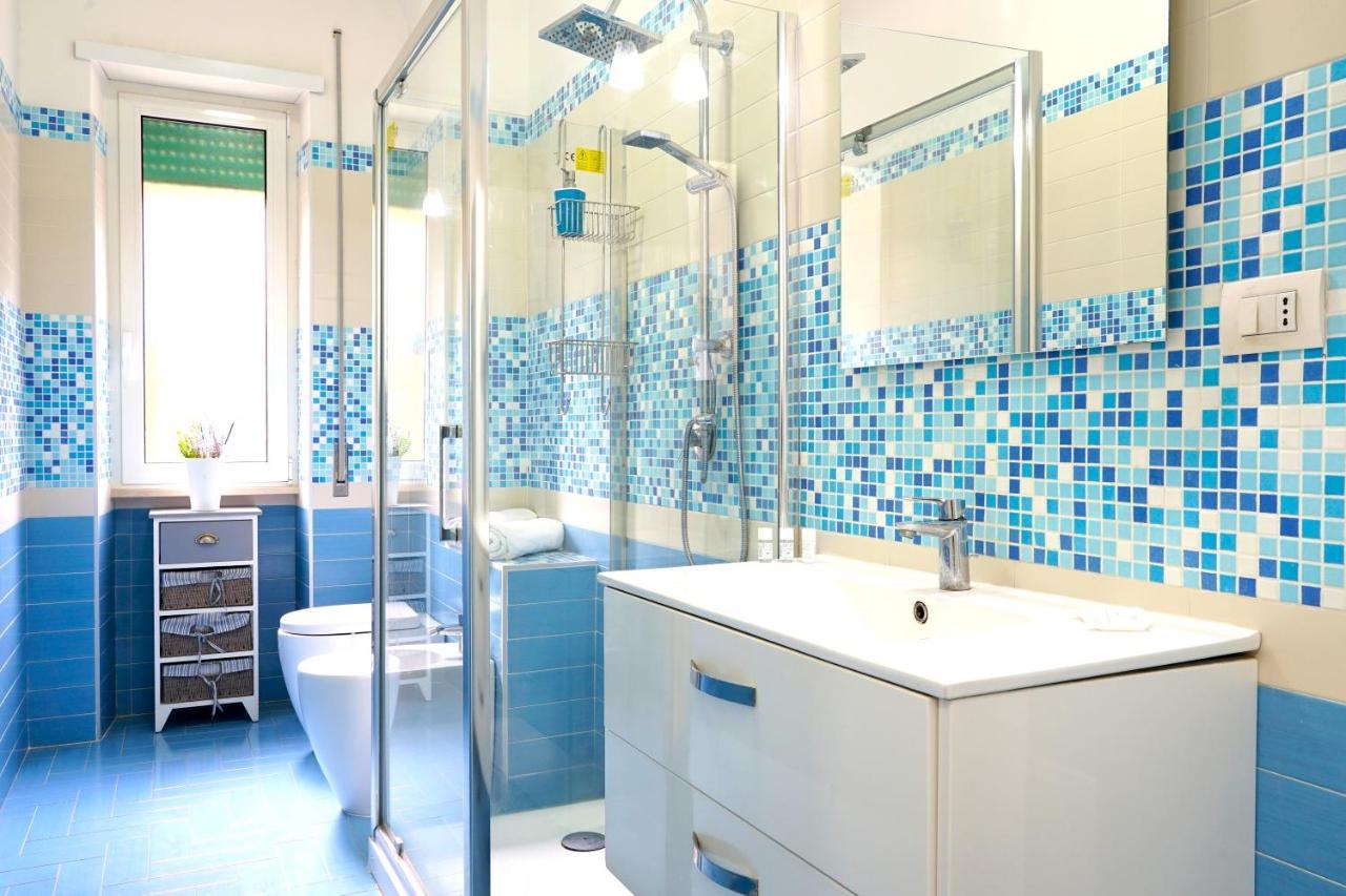 나폴리 Hostly - Vittoria House - Near The Center With Private Parking 아파트 외부 사진