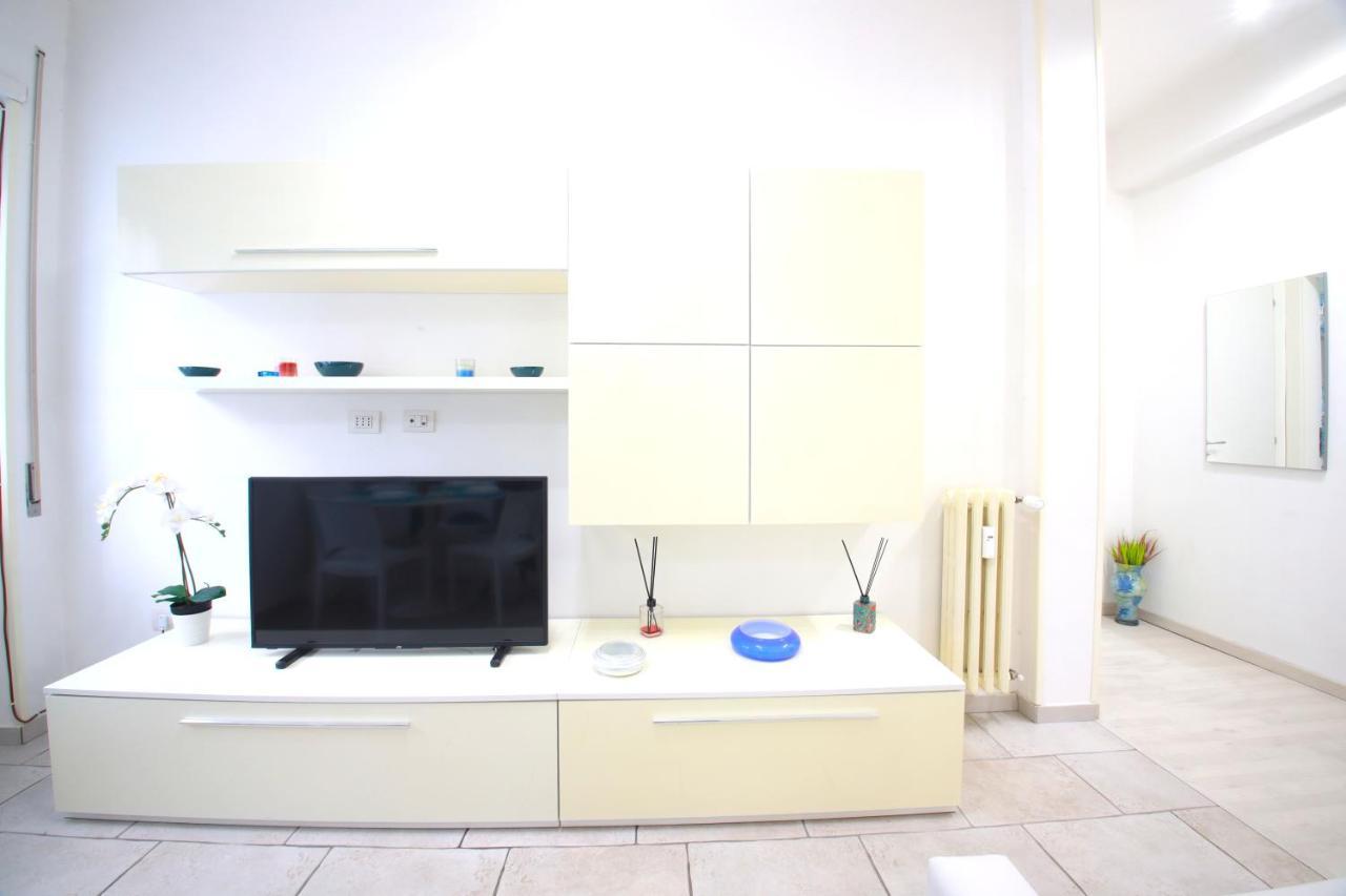 나폴리 Hostly - Vittoria House - Near The Center With Private Parking 아파트 외부 사진