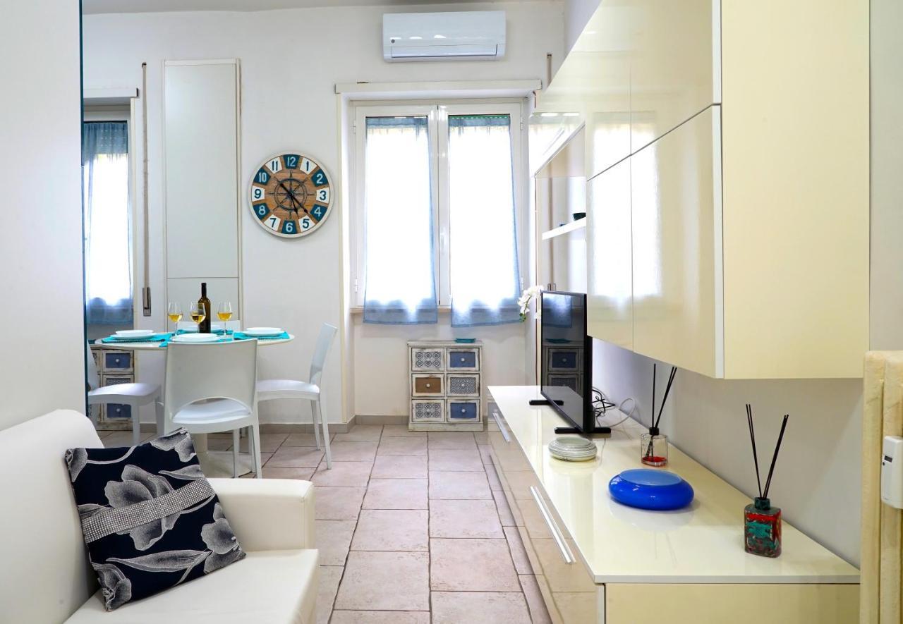 나폴리 Hostly - Vittoria House - Near The Center With Private Parking 아파트 외부 사진