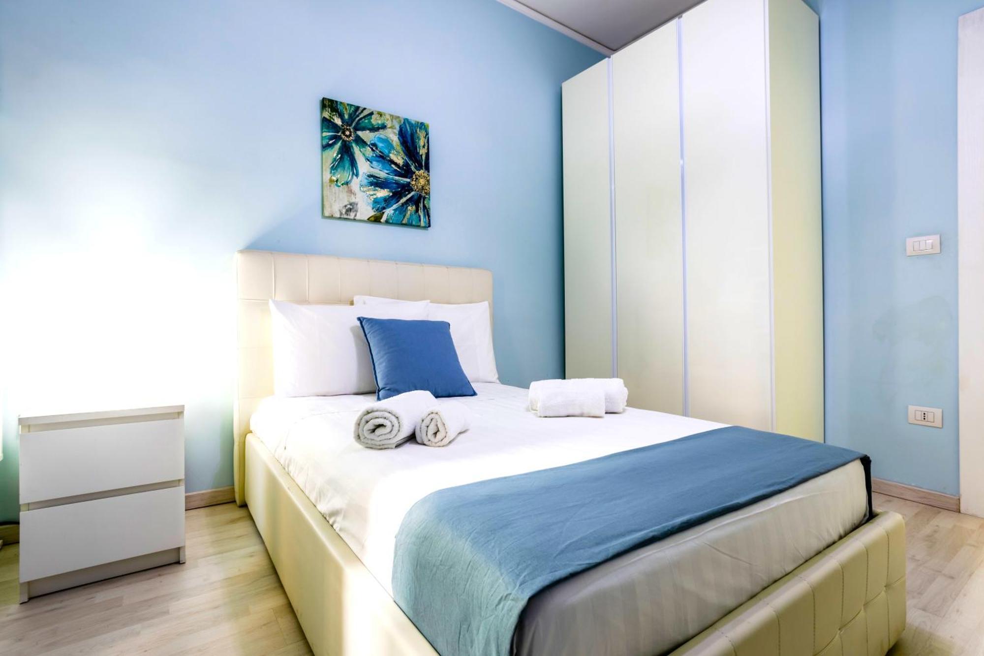 나폴리 Hostly - Vittoria House - Near The Center With Private Parking 아파트 외부 사진