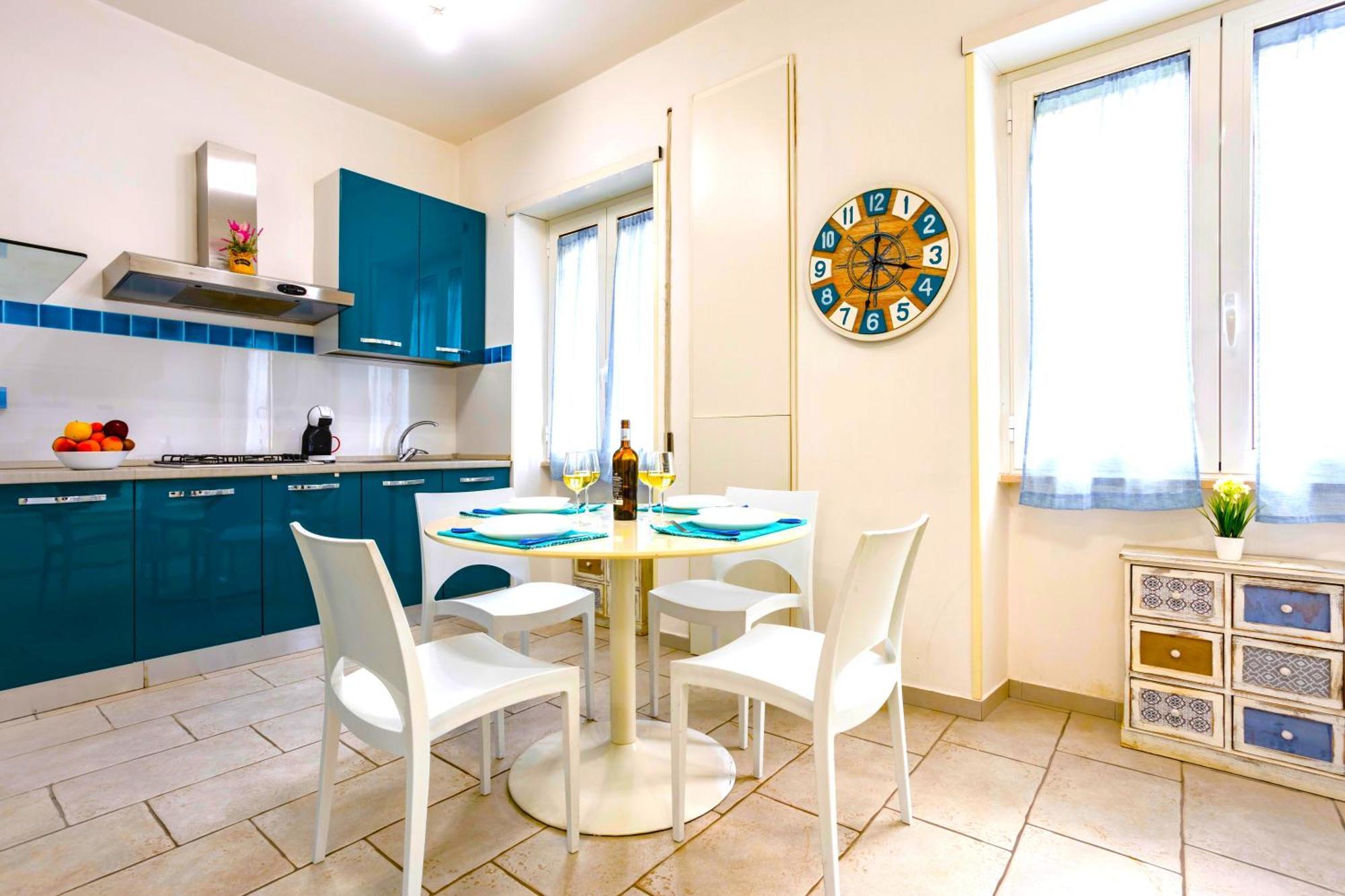 나폴리 Hostly - Vittoria House - Near The Center With Private Parking 아파트 외부 사진