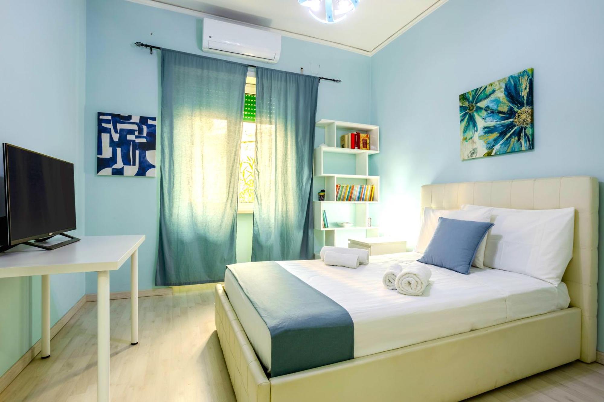 나폴리 Hostly - Vittoria House - Near The Center With Private Parking 아파트 외부 사진